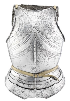 Lot 184 - A FINE AND RARE SOUTH GERMAN 'GOTHIC' BREASTPLATE AND BACKPLATE
