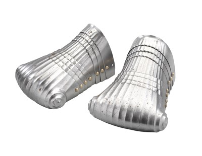 Lot 204 - A PAIR OF SABATONS IN THE EARLY 16TH CENTURY GERMAN 'MAXIMILIAN' STYLE