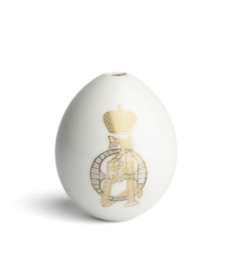 Lot 14 - A RUSSIAN 'RED CROSS' EASTER EGG, IMPERIAL PORCELAIN MANUFACTORY, ST PETERSBURG, CIRCA 1914-17