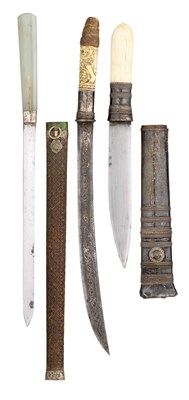Lot 117 - ËœA CHINESE DAGGER AND TWO BURMESE DHA DAGGERS