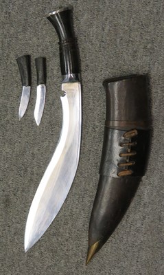 Lot 129 - A NEPALESE GURKHA KUKRI KNIFE