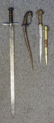 Lot 132 - AN INDIAN DAGGER