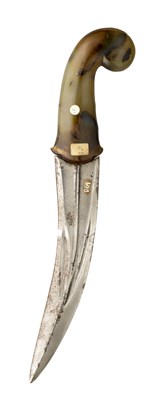 Lot 140 - â€¡ AN INDIAN AGATE-HILTED DAGGER (KHANJAR)
