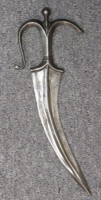 Lot 179 - AN INDIAN DAGGER (CHILANUM)