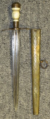 Lot 263 - ËœAN ENGLISH OFFICER'S FIGHTING KNIFE