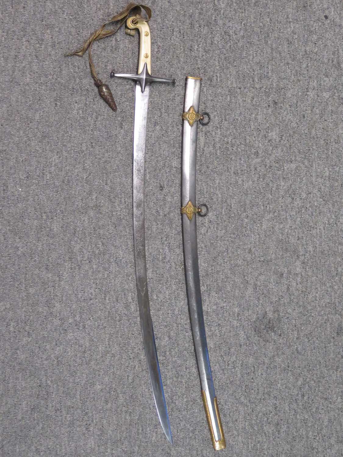 Lot 290 - ËœA MAMELUKE-HILTED SWORD BY HAWKES MOSELY & CO