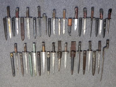 Lot 326 - FOUR BRITISH 1888 PATTERN, FOUR BRITISH LEE ENFIELD NO. 7 BAYONETS AND ELEVEN FURTHER BAYONETS