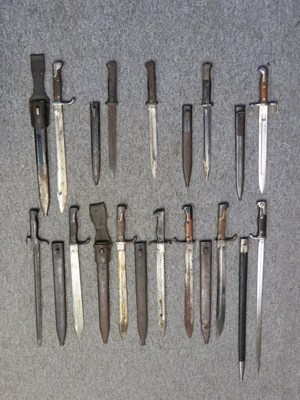 Lot 333 - FOUR GERMAN SEITENGEWEHR 1898/1905 PATTERN BAYONETS AND EIGHT FURTHER BAYONETS