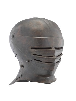 Lot 345 - A RARE SOUTH GERMAN CLOSE HELMET FOR FIELD USE