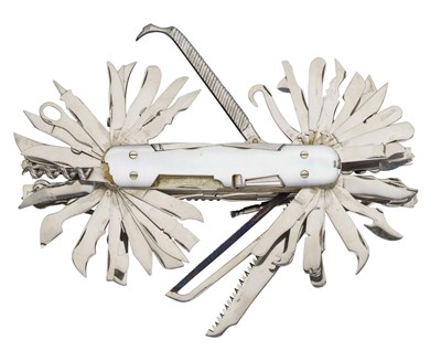 Lot 393 - A CONTINENTAL EXHIBITION MULTI-BLADE FOLDING KNIFE