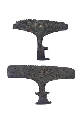 Lot 289 - AN AXE HEAD