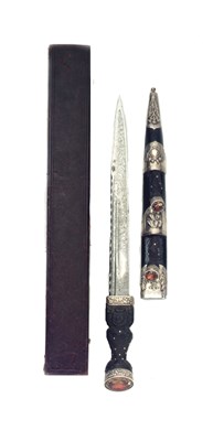 Lot 333 - A VICTORIAN SCOTTISH DIRK OF THE RENFREW MILITIA