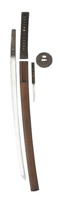 Lot 19 - A JAPANESE SHORT SWORD (WAKIZASHI)