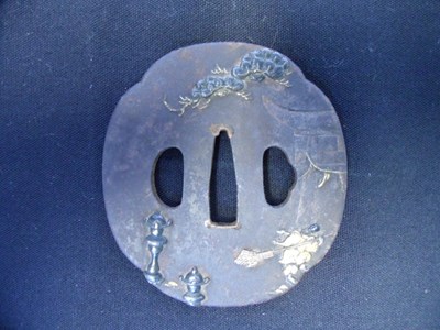 Lot 38 - A JAPANESE SWORD GUARD (TSUBA)