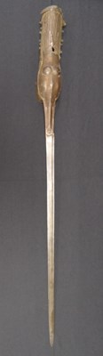 Lot 81 - â€¡ AN INDIAN GAUNTLET SWORD (PATA)