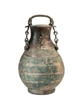 Lot 77 - A CHINESE ARCHAIC BRONZE WINE VESSEL, HU, EASTERN ZHOU DYNASTY, WARRING STATES PERIOD (475-221BC)