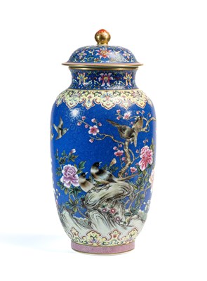 Lot 18 - A FINELY ENAMELLED CHINESE FAMILLE-ROSE BLUE-GROUND BALUSTER VASE AND COVER, 20TH CENTURY