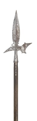 Lot 323 - A SOUTH GERMAN HALBERD