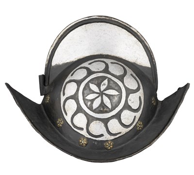 Lot 392 - NORTH GERMAN 'BLACK AND WHITE' COMB MORION