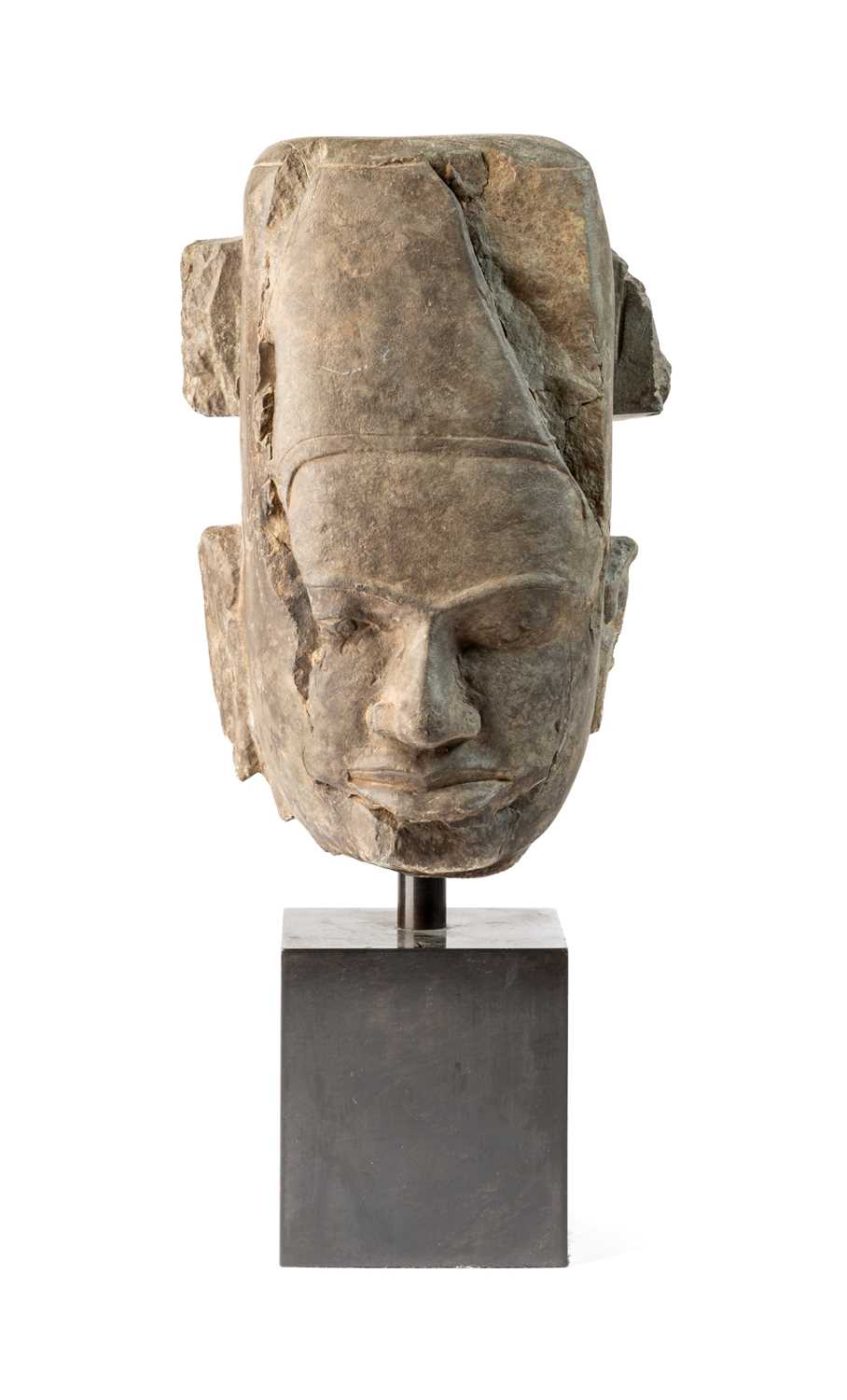 Lot 747 - A PRE-ANGKOR GREY SANDSTONE HEAD OF A MALE DEITY, CAMBODIA, 9TH/10TH CENTURY