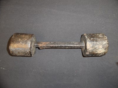 Lot 561 - AN IRON BAR-SHOT