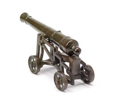 Lot 562 - A MINIATURE BRONZE GARRISON CANNON