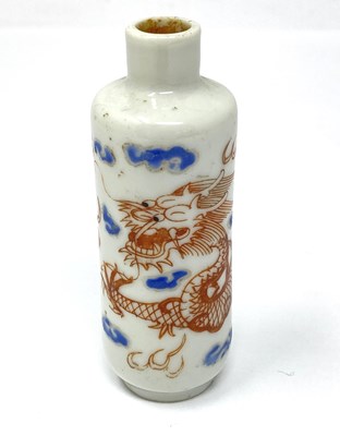 Lot 43 - A CHINESE ‘DRAGON’ SNUFF BOTTLE, 19TH CENTURY