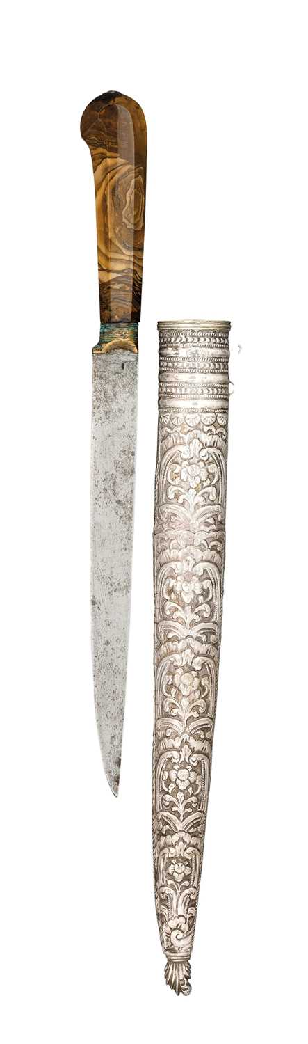 Lot 95 - AN INDIAN DAGGER