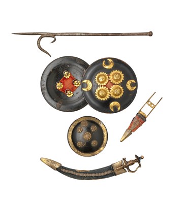 Lot 100 - A RARE GROUP OF MINIATURE INDIAN ARMS AND ARMOUR