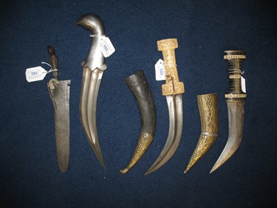 Lot 103 - A PERSIAN DAGGER (JAMBIYA)