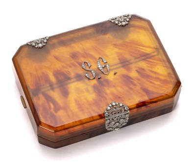 Lot 207 - A TORTOISESHELL AND DIAMOND-SET VANITY CASE, PROBABLY ITALIAN, CIRCA 1930