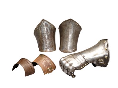 Lot 300 - A NORTH GERMAN GAUNTLET FOR THE RIGHT HAND AND FIVE FURTHER ELEMENTS