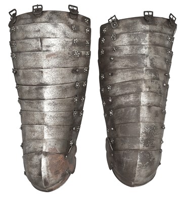 Lot 302 - A PAIR OF NORTH GERMAN TASSETS OF ADJUSTABLE LENGTH