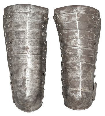 Lot 303 - A PAIR OF NORTH GERMAN TASSETS OF ADJUSTABLE LENGTH
