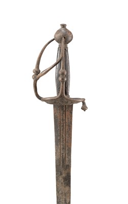 Lot 334 - A NORTH EUROPEAN CAVALRY SWORD