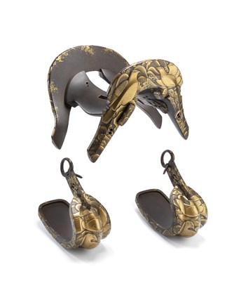 Lot 19 - A FINE JAPANESE SADDLE (KURA) AND MATCHING STIRRUPS (ABUMI)