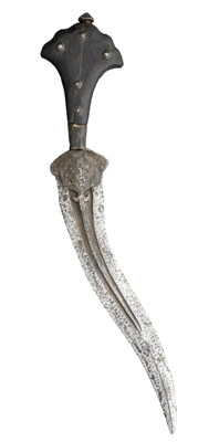 Lot 29 - AN INDIAN DAGGER (CHILANUM)
