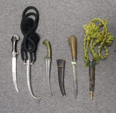 Lot 30 - AN INDIAN DAGGER (PESH-KABZ); A MOROCCAN DAGGER (JAMBIYA) AND A NORTH AFRICAN KNIFE
