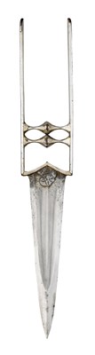 Lot 33 - â€¡ A LARGE INDIAN DAGGER (KATAR)