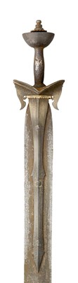Lot 44 - AN INDIAN DECCAN BROADSWORD (KHANDA)