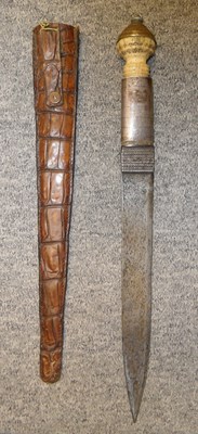 Lot 58 - ËœAN AFRICAN SILVER-MOUNTED DAGGER