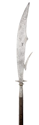 Lot 143 - AN ITALIAN ETCHED GLAIVE