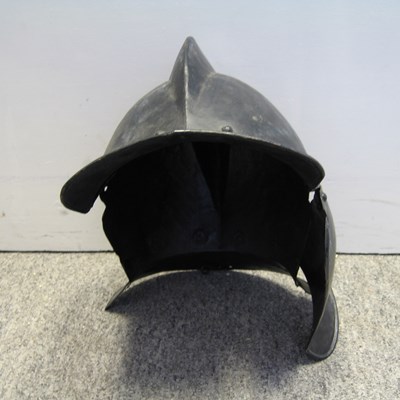 Lot 253 - A SOUTH GERMAN BURGONET