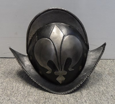 Lot 266 - A GERMAN 'BLACK AND WHITE' COMB MORION