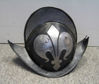 Lot 267 - A GERMAN 'BLACK AND WHITE' COMB MORION