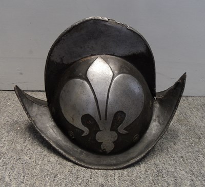 Lot 268 - A GERMAN 'BLACK AND WHITE' COMB MORION