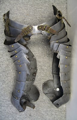 Lot 303 - A GERMAN FAULD AND TASSETS