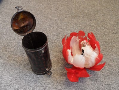 Lot 355 - A PLUME FOR AN ADC'S TROPICAL HELMET.