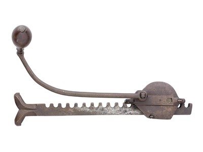 Lot 364 - A GERMAN GOTHIC CRANEQUIN FOR A CROSSBOW