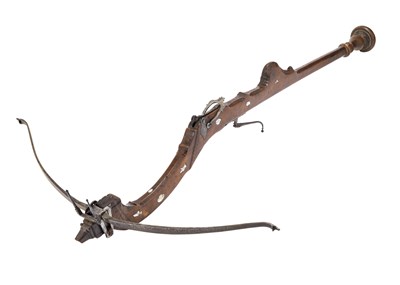 Lot 368 - AN ITALIAN STONEBOW